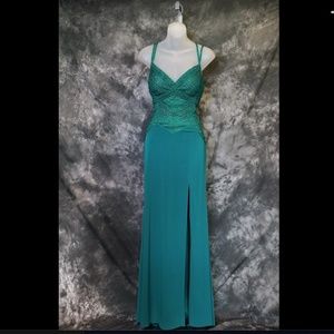 Ellie Wilde EW11954 - Size 16 - Emerald